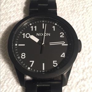 GORGEOUS NIXON THE SAFARI WATCH. FANTASTIC SHAPE.